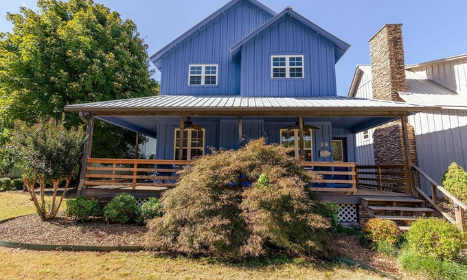 Heber Springs House | Beautiful, Bright Home Steps From Little Red River