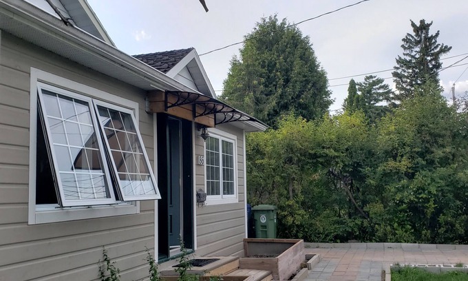 Pointe Claire House | Beautiful bungalow in a very friendly and quite neighborhood. Close to amenities