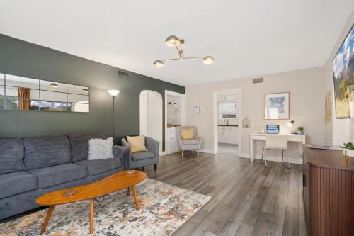 University North House | Beautiful Bungalow Next to CSU, Free Cruiser Bikes
