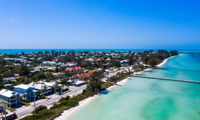 Anna Maria Villa | Beautiful Bungalow with Pool and Bay Views! - Barefoot by the Bay at Bayside Bun