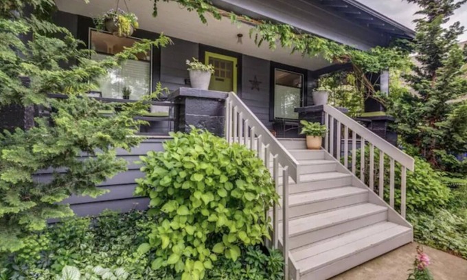 McMinnville House | Beautiful Bungalow On 7th *No Cleaning Fee*