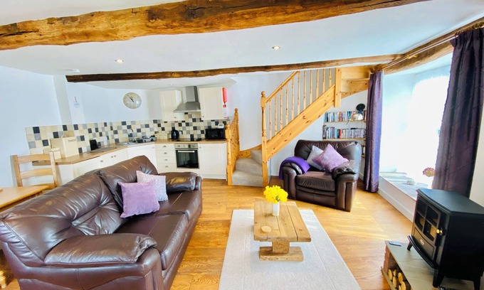 Orton Cottage | Beautiful C17th Cottage - pet-friendly, near Lake District, idyllic village.