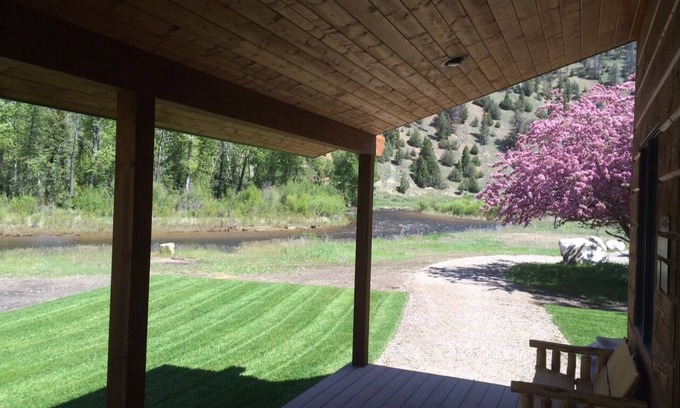 Philipsburg Cabin | Beautiful Cabin On The Banks Of Rock Creek - Willow Cabin