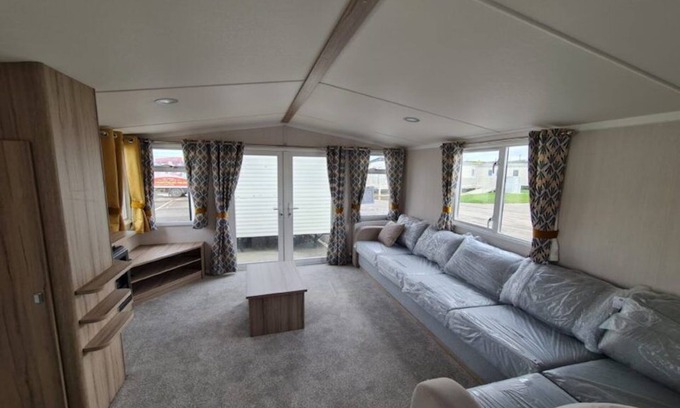 Dunbar House | Beautiful Caravan situated on a fantastic Caravan Park sleeps 6, 2nd Caravan