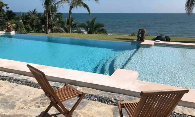 Pedasi Cottage | Beautiful Casita with Ocean front infinity pool.