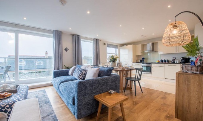 Tenby Apartment | Beautiful Central Tenby Apartment with free parking