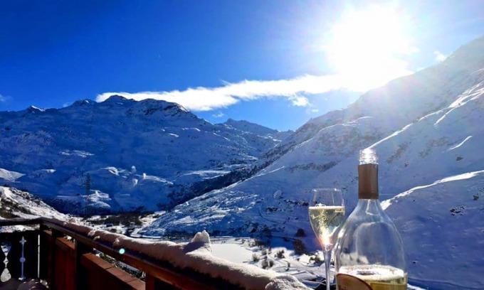 Les Bruyeres Ski Chalet | Beautiful chalet -central Les Menuires - Jacuzzi-sauna-hammam and cinema room