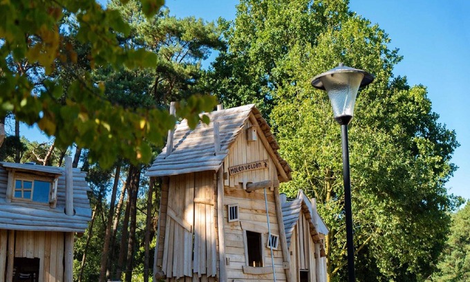 Municipality of Veldhoven Ski Chalet | Beautiful chalet with airco, in a holiday park