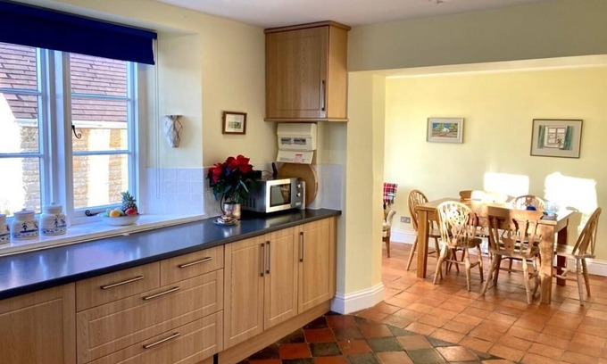 Chipping Norton House | Beautiful Character Cottage in the Country