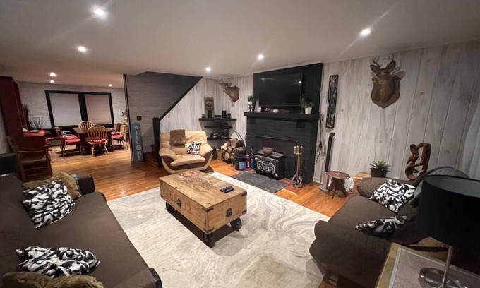 Hunter House | Beautiful & Clean 2 bedroom house;Across the st from Hunter Mt!Walking distance!