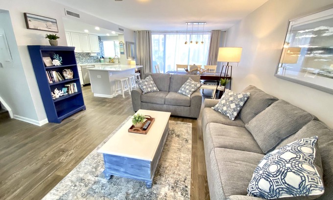 Hilton Head Island House | Beautiful Coastal 3 BR Villa - 5 min walk to the beach!