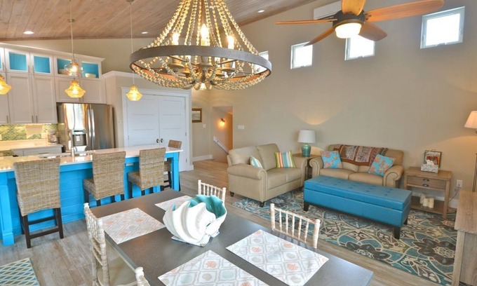 Cedar Key Apartment | Beautiful Coastal Chic,Premium Internet@Studio 589