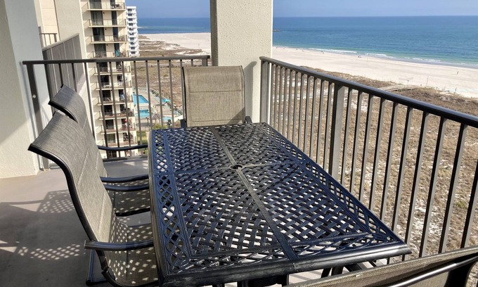 Ono Island Condo | Beautiful Condo on the 10th Floor with Awesome Views & Parking Garage Access!