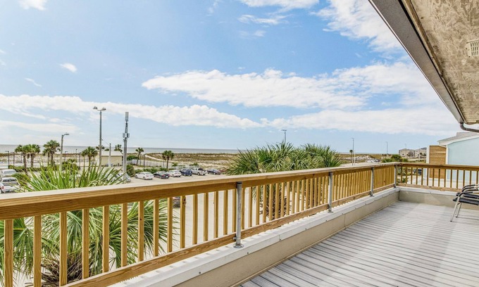Pensacola Beach Condo | Beautiful Condo Atop Peg Leg Pete's Oyster Bar