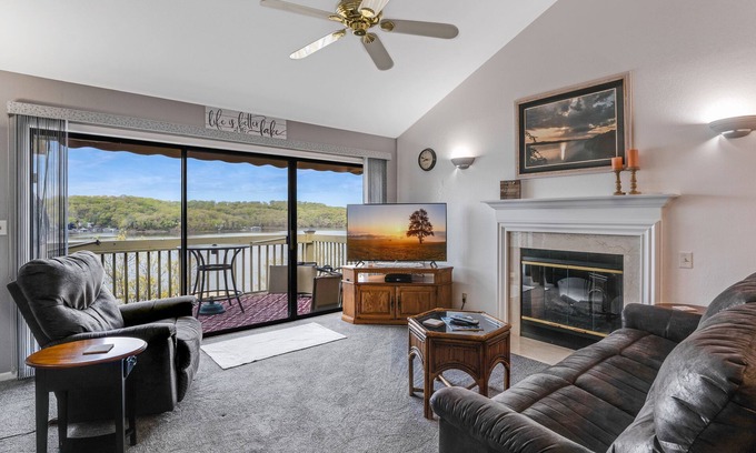 Lake of the Ozarks House | Beautiful Condo with Main Channel View Sleeps 8