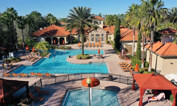 Four Corners Condo | Beautiful condo with pool, hot tub, fitness area, central AC & washer/dryer