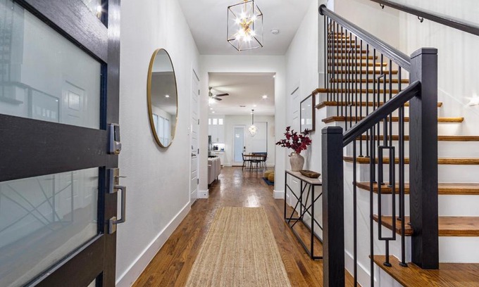 West Dallas House | Beautiful Contemporary 4BR near Downtown Dallas