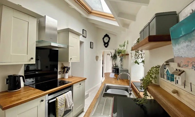 Fairlie Cottage | Beautiful cosy cottage on the West Coast, just 2 minutes from the beach