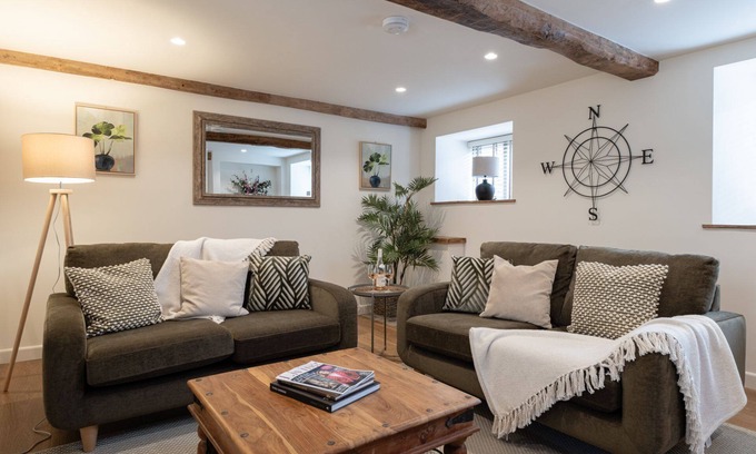 Moreton-in-Marsh Cottage | Beautiful Cotswold Holiday Home - The Puzzle House