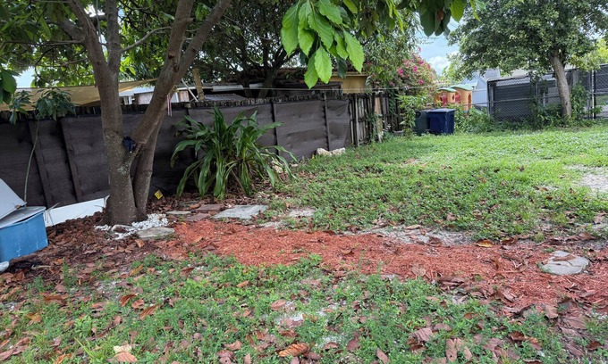 Hialeah Apartment | Beautiful cottage 2 bedroom apartment with AC in vibrant Hialeah