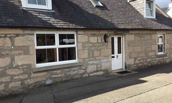 Nairn Cottage | Beautiful cottage by the sea.