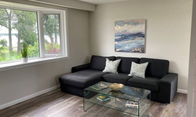 Orillia Cottage | Beautiful Cottage directly on Lake Simcoe