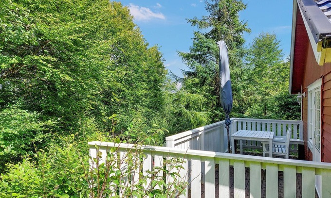 Asljunga House | Beautiful cottage near forest and water.