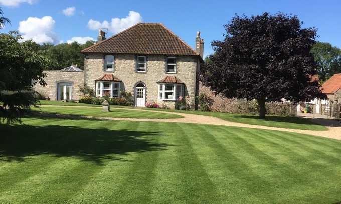 Compton Martin Apartment | Beautiful Countryside self contained 1 bed Annexe. 5* reviews. Min 2 night stay