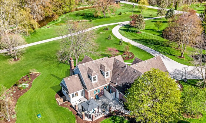Oostburg House | Beautiful country home (3800 sq ft) on 4 acres with river frontage - 10 beds!