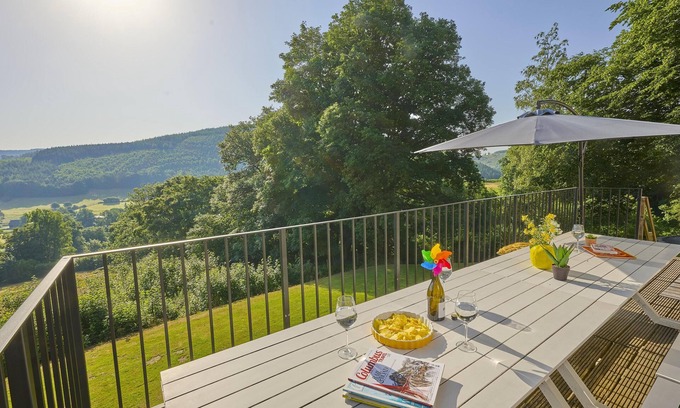 Trou de Bra House | Beautiful country house overlooking the valley