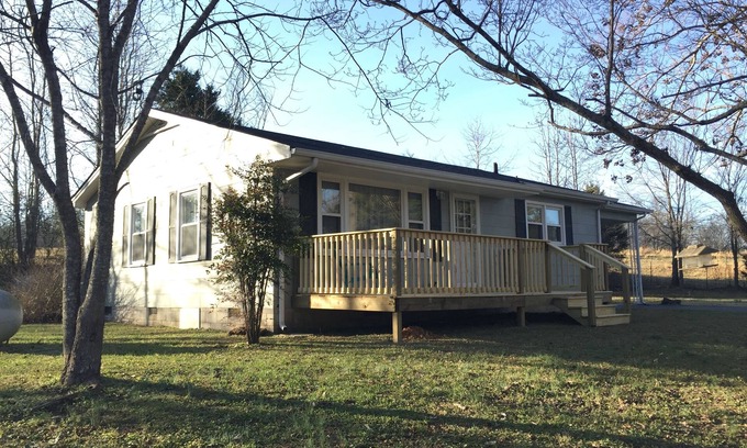Rogersville House | Beautiful Country Retreat Perfect for Fishermen or A Peaceful Family Vacation