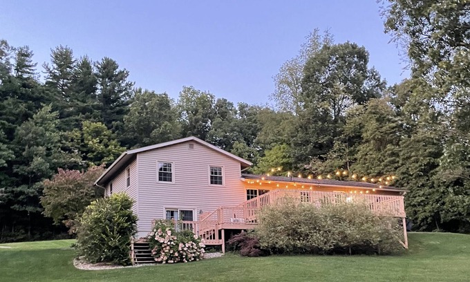 Bellville House | Beautiful country side house near Mohican-Mid Ohio sports-Snowtrails