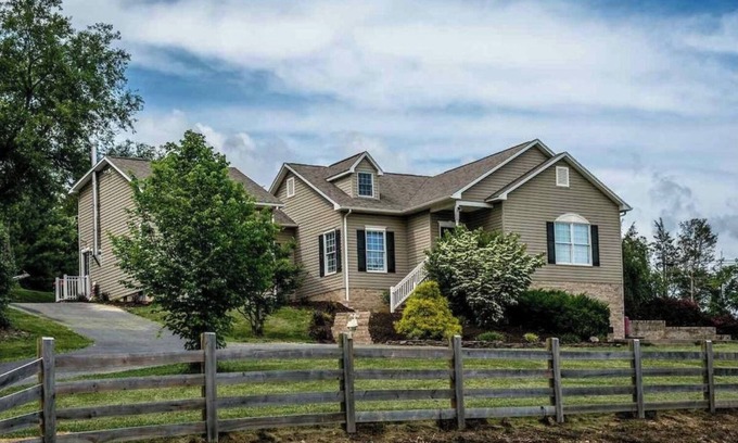 Cross Keys House | Beautiful Country Escape with gorgeous mountain views, Swim Spa, Game Room