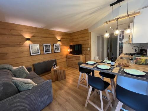 Chamonix City Centre Apartment | Beautiful cozy and fully renovated apartment
