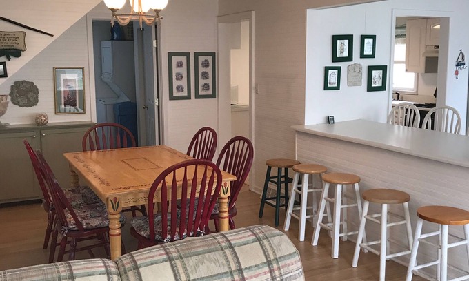 Delavan Lake House | Beautiful Cozy Cottage in Assembly Park.