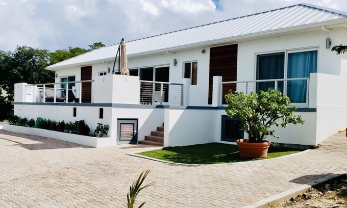Providenciales Villa | Beautiful & Cozy Home Away From Home