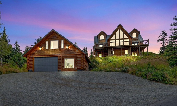 Rabbit Creek Ski Chalet | Beautiful Cozy, Peaceful chalet with AC in Anchorage