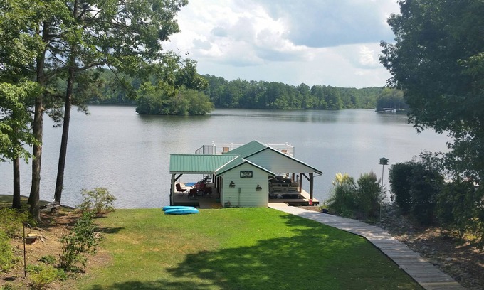 Macon House | Beautiful deep water view! Pets ok, linens/towels included
