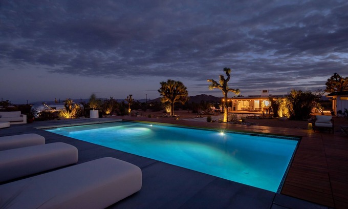 Yucca Valley House | Beautiful Desert home W/huge Pool & Hot Tub