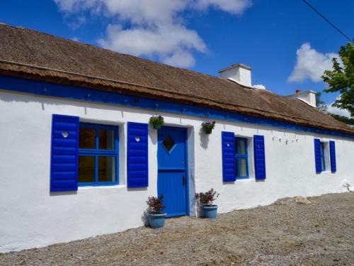 Doochary House | Beautiful Donegal Thatched Adderwal Cottage with Hot Tub