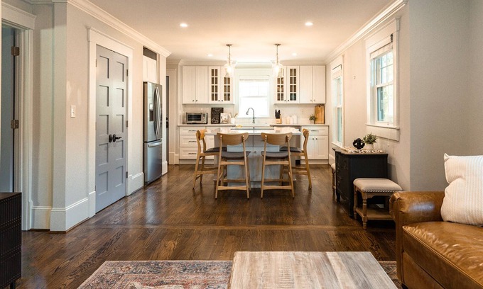 Greenville Cottage | Beautiful Downtown Cottage Walkable to Falls Park on the Reedy & Downtown