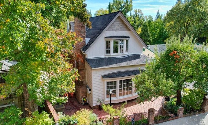 Nevada City House | Beautiful Downtown Home