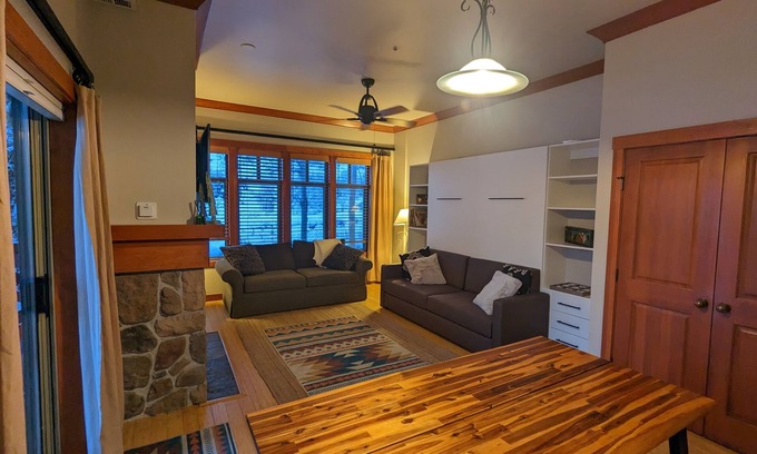 Salt Lake Mountain Resorts Condo | Beautiful End-Unit with Private Balcony and hot tub + pool.