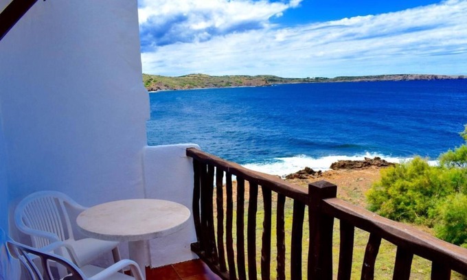 Platges de Fornells Apartment | Beautiful house in front of the sea