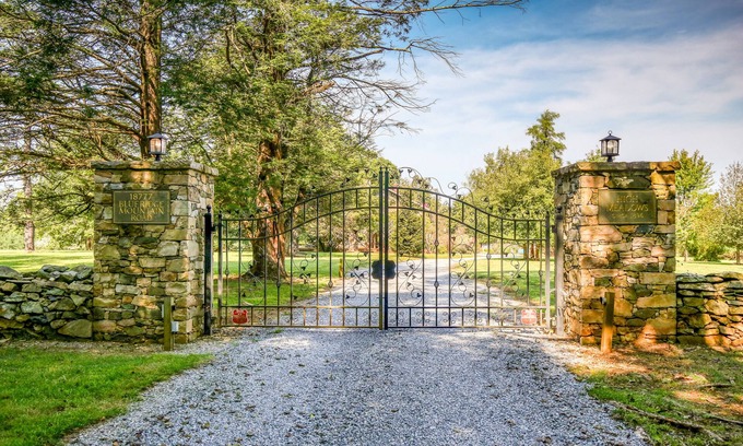Bluemont Villa | Beautiful Estate Nestled in the Blueridge Near Bluemont Wine Country