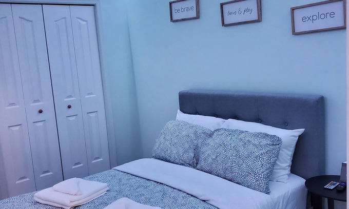 Norfolk - Virginia Beach House | Beautiful family sized townhouse/10 min to the beach