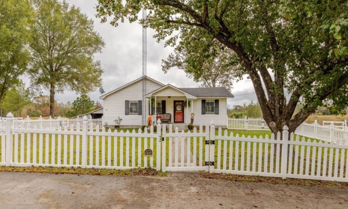 Cullman Other | Beautiful farmstay minutes from I-65 and Smith Lake. Plenty of boat parking