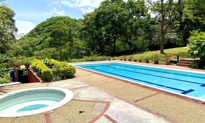 Tobia House | Beautiful FINCA House Pool Volleyball WiFi Villeta