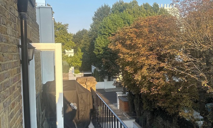 Pembridge Apartment | Beautiful first floor flat with a deck in the heart of Notting Hill