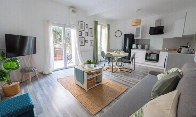 Aulnay-sous-Bois Apartment | Beautiful flat with private terrace near the train
